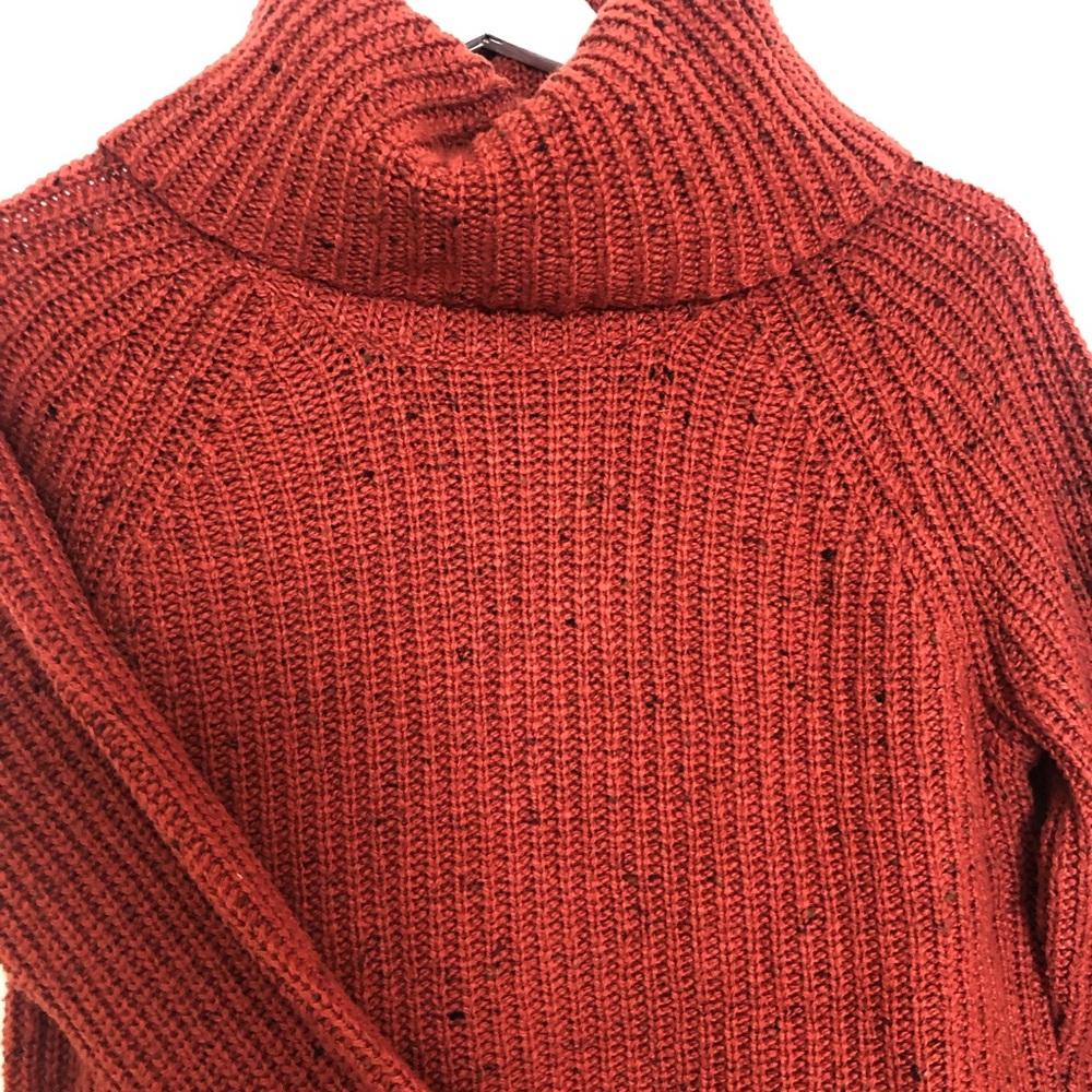 Sun & shadow turtle neck